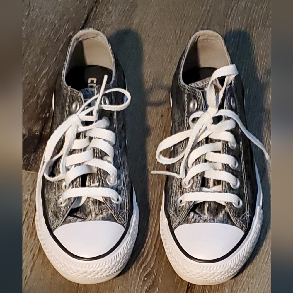 Black and White Low-Top Converse Sneakers. Like New!